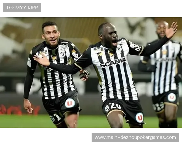 里昂、巴黎FC等队竞争切尔西后卫迪萨西，转会市场活跃